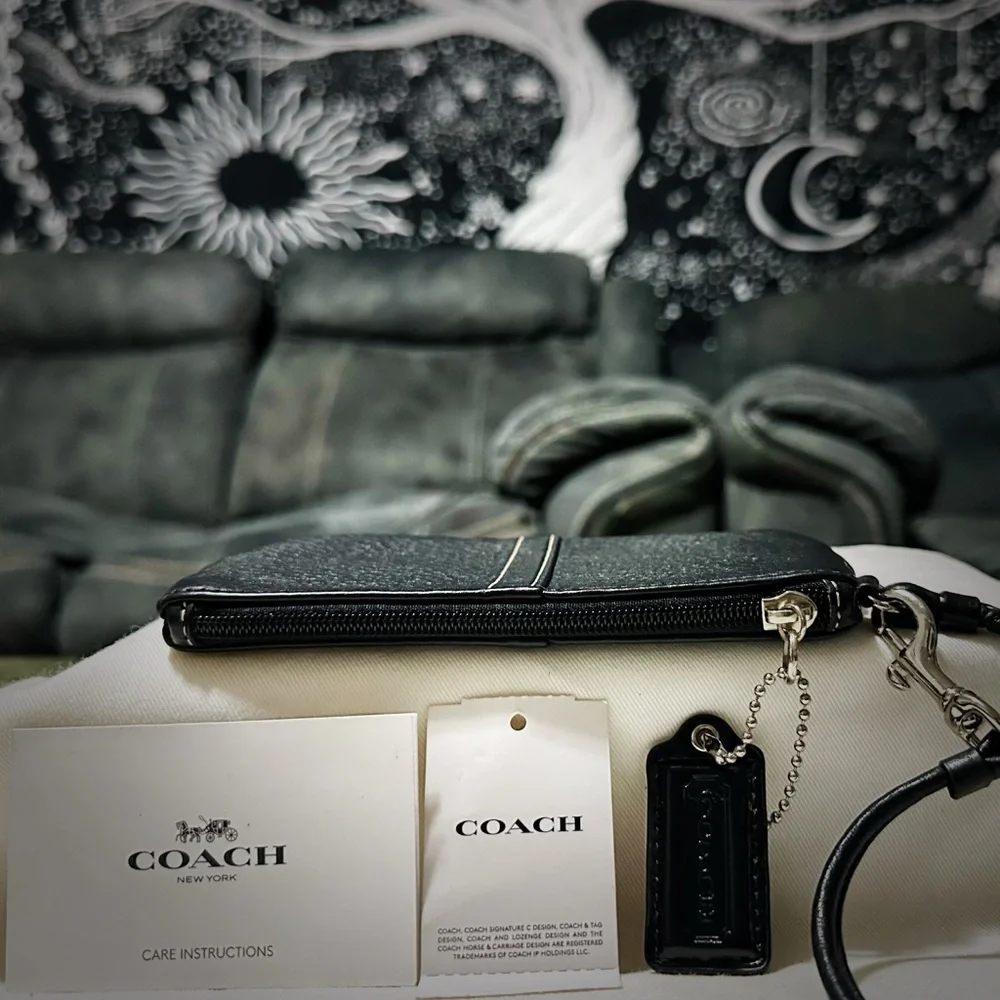Vintage Y2K Coach clutch wallet Black soft Leather Wristlet with Silver Accents - Picture 7 of 13